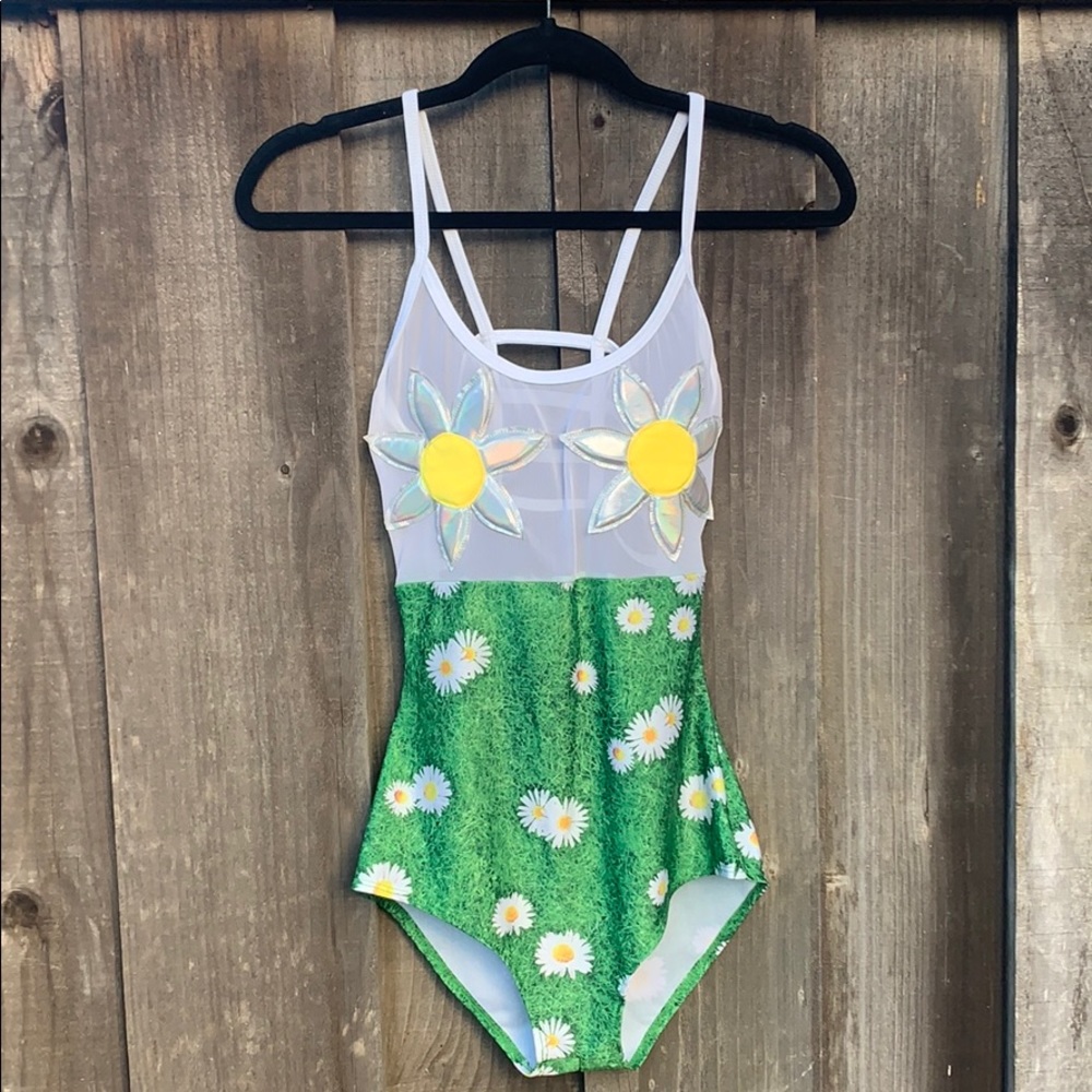 J Valentine} Daisy onesie
